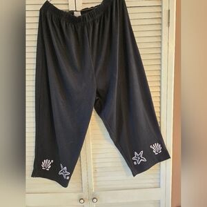 Black Capri Pants with White Sea Motif